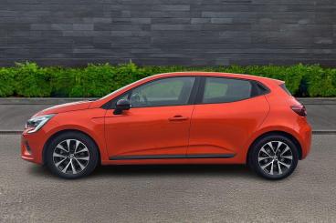 SPOTICAR Renault Clio 1.6 E-tech Evolution Auto Euro 6 (s/s) 5dr Used Car - City Car Hybrid Orange - Telford - 1200610195_4