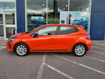 SPOTICAR Renault Clio 1.6 E-tech Evolution Auto Euro 6 (s/s) 5dr Used Car - City Car Hybrid Orange - Moray - 1200612975_3