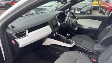 SPOTICAR Renault Clio 1.0 Tce Techno Euro 6 (s/s) 5dr Used Car - City Car Petrol White - Redditch - 1200623525_2
