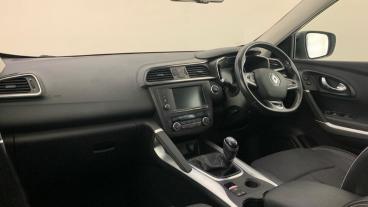 SPOTICAR Renault Kadjar 1.3 Tce Signature Nav Euro 6 (s/s) 5dr Used Car - Suv Petrol White - Coventry - 1200598212_2
