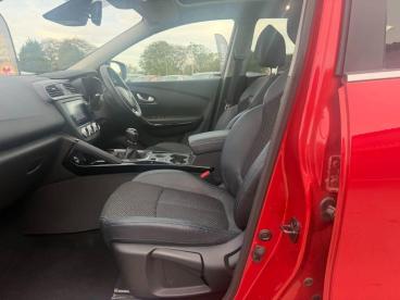 SPOTICAR Renault Kadjar 1.3 Tce S Edition Euro 6 (s/s) 5dr Used Car - Suv Petrol Red - Billinghay - 1200640415_4