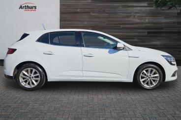 SPOTICAR Renault Megane 1.2 Tce Dynamique Nav Euro 6 (s/s) 5dr Used Car - Saloon Petrol White - Newtown - 1200633302_2
