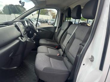 SPOTICAR Renault Trafic 2.0 Dci Energy 28 Business Swb Euro 6 (s/s) 5dr (9 Used Car - Commercial Vehicle Diesel White - Billinghay - 1200543754_3