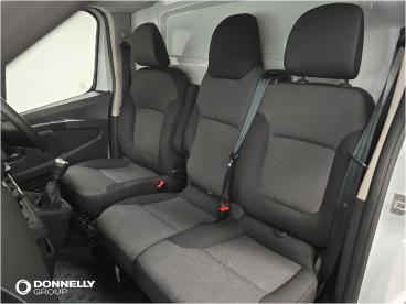 SPOTICAR Renault Trafic 2.0 Dci Blue Ll30 Business+ L2 H1 Euro 6 (s/s) 5dr Used Car - Commercial Vehicle Diesel White - Dungannon - 1200611592_5