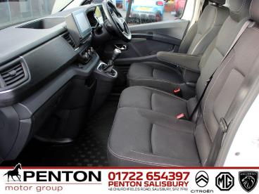SPOTICAR Renault Trafic 2.0 Dci Blue Ll30 Extra L2 H1 Euro 6 (s/s) 5dr Used Car - Commercial Vehicle Diesel White - Salisbury - 1200619296_2