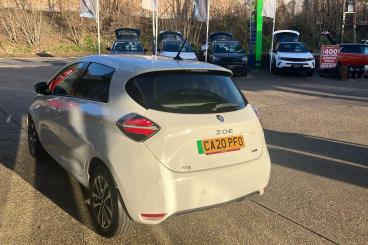 SPOTICAR Renault Zoe R135 52kwh Gt Line Auto 5dr (i, Rapid Charge) Used Car - City Car Electric White - Farningham - 1200567289_2