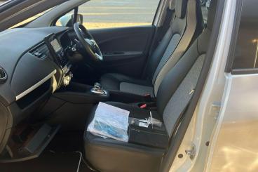 SPOTICAR Renault Zoe R135 52kwh Gt Line Auto 5dr (i, Rapid Charge) Used Car - City Car Electric White - Farningham - 1200567289_3