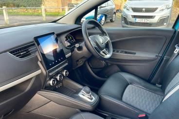 SPOTICAR Renault Zoe R135 Ev50 52kwh Gt Line Auto 5dr (rapid Charge) Used Car - City Car Electric Blue - Farningham - 1200577972_3