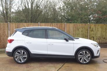 SPOTICAR Seat Arona 1.0 Tsi Fr Sport Euro 6 (s/s) 5dr Used Car - City Car Petrol White - St Leonards On Sea - 1200567537_3