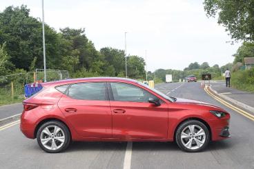 SPOTICAR Seat Leon 1.5 Ehybrid 25.8kwh Fr Dsg Euro 6 (s/s) 5dr Used Car - Saloon Plug-in Hybrid Red - St Leonards On Sea - 1200560419_5