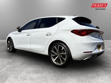 SPOTICAR Seat Leon 1.5 Tsi Evo Fr Sport Euro 6 (s/s) 5dr Used Car - Saloon Petrol White - Sittingbourne - 1200600517_5