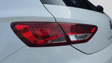 SPOTICAR Seat Leon 1.4 Ecotsi Fr Technology Euro 6 (s/s) 5dr Used Car - Saloon Petrol White - Bristol - 1200605321_5