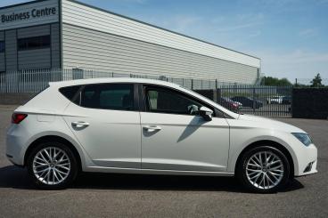 SPOTICAR Seat Leon 1.6 Tdi Se Dynamic Technology Euro 6 (s/s) 5dr Used Car - Saloon Diesel White - Bromsgrove - 1200613270_5