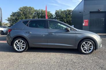 SPOTICAR Seat Leon 1.2 Tsi Se Dynamic Technology Euro 6 (s/s) 5dr Used Car - Saloon Petrol Grey - Plymouth - 1200619119_2