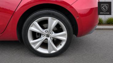 SPOTICAR Seat Leon 1.4 Ehybrid 12.8kwh Fr Dsg Euro 6 (s/s) 5dr Used Car - Saloon Plug-in Hybrid Red - Rochdale - 1200636678_5