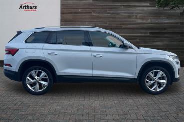 SPOTICAR Skoda Kodiaq 1.5 Tsi Act Se L Executive Dsg Euro 6 (s/s) 5dr (7 Used Car - Suv Petrol White - Oswestry - 1200561792_2