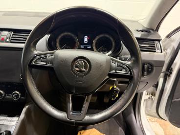 SPOTICAR Skoda Octavia 2.0 Tdi Se L Dsg Euro 6 (s/s) 5dr Used Car - Estate Diesel White - Carlisle - 1200573096_3