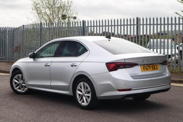 SPOTICAR Skoda Octavia 1.5 Tsi Act Se L Euro 6 (s/s) 5dr Used Car - Saloon Petrol Silver - Bromsgrove - 1200594433_2