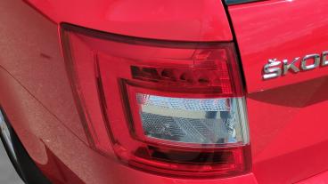 SPOTICAR Skoda Octavia 1.4 Tsi Se L Dsg Euro 6 (s/s) 5dr Used Car - Estate Petrol Red - Crawley - 1200610944_5