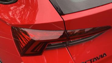 SPOTICAR Skoda Octavia 2.0 Tsi Vrs Dsg Euro 6 (s/s) 5dr Used Car - Estate Petrol Red - Walton On Thames - 1200643781_5
