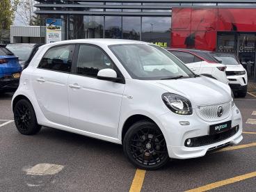 SPOTICAR Smart Forfour 1.0 Urbanshadow Euro 6 (s/s) 5dr Used Car - City Car Petrol White - Romford - 1200555572_1