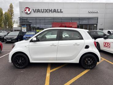 SPOTICAR Smart Forfour 1.0 Urbanshadow Euro 6 (s/s) 5dr Used Car - City Car Petrol White - Romford - 1200555572_4