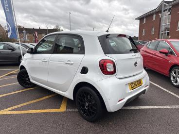 SPOTICAR Smart Forfour 1.0 Urbanshadow Euro 6 (s/s) 5dr Used Car - City Car Petrol White - Romford - 1200555572_5