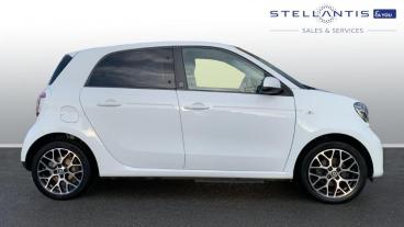 SPOTICAR Smart Forfour 17.6kwh Exclusive Auto 5dr (22kw Charger) Used Car - City Car Electric Blue - Sheffield - 1200565438_2