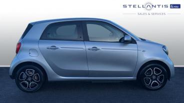 SPOTICAR Smart Forfour Eq 17.6kwh Prime (premium) Auto 5dr (22kw Charger) Used Car - City Car Electric Blue - Croydon - 1200566564_2