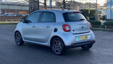 SPOTICAR Smart Forfour Eq 17.6kwh Prime (premium) Auto 5dr (22kw Charger) Used Car - City Car Electric Blue - Croydon - 1200566564_5