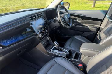 SPOTICAR Ssangyong Korando 61.5kwh Ultimate Auto 5dr Used Car - Suv Electric Black - Bridgend - 1200497148_2