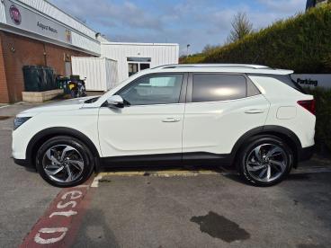 SPOTICAR Ssangyong Korando 1.5 Ultimate Auto Euro 6 (s/s) 5dr Used Car - Suv Petrol White - Salisbury - 500581121_3