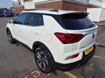 SPOTICAR Ssangyong Korando 1.5 Ultimate Auto Euro 6 (s/s) 5dr Used Car - Suv Petrol White - Salisbury - 500581121_4