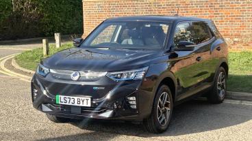SPOTICAR Ssangyong Korando 61.5kwh Ultimate Auto 5dr Used Car - Suv Electric Black - Hemel Hempstead - 1200585826_2