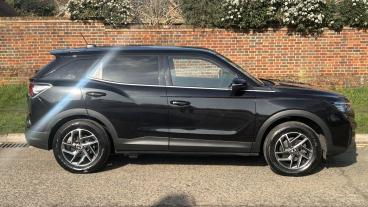 SPOTICAR Ssangyong Korando 61.5kwh Ultimate Auto 5dr Used Car - Suv Electric Black - Hemel Hempstead - 1200585826_4