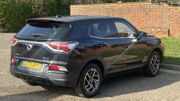 SPOTICAR Ssangyong Korando 61.5kwh Ultimate Auto 5dr Used Car - Suv Electric Black - Hemel Hempstead - 1200585826_5