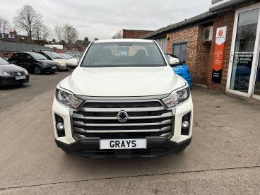 SPOTICAR Ssangyong Musso 2.2d Ex 4wd Euro 6 4dr Used Car - Commercial Vehicle Diesel White - Warwick - 1200498811_4