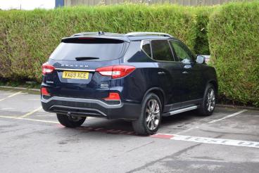 SPOTICAR Ssangyong Rexton 2.2d Ultimate T-tronic 4wd Euro 6 5dr Used Car - Suv Diesel Blue - Salisbury - 500553096_5