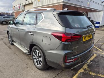 SPOTICAR Ssangyong Rexton 2.2d Ventura T-tronic 4wd Euro 6 5dr Used Car - Suv Diesel Grey - Salisbury - 500569863_5