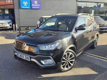 SPOTICAR Ssangyong Tivoli 1.6p Ultimate Auto Euro 6 (s/s) 5dr Used Car - Suv Petrol Black - Wakefield - 1200638341_2