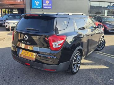 SPOTICAR Ssangyong Tivoli 1.6p Ultimate Auto Euro 6 (s/s) 5dr Used Car - Suv Petrol Black - Wakefield - 1200638341_4