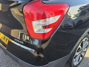 SPOTICAR Ssangyong Tivoli 1.6p Ultimate Auto Euro 6 (s/s) 5dr Used Car - Suv Petrol Black - Wakefield - 1200638341_5