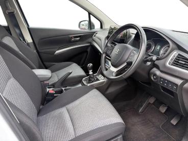 SPOTICAR Suzuki S-cross 1.4 Boosterjet Mhev Motion Euro 6 (s/s) 5dr Used Car - Suv Hybrid White - Hereford - 1200625269_3