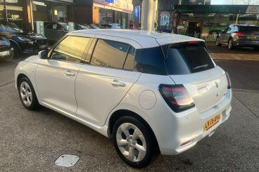 SPOTICAR Suzuki Swift 1.2 Mhev Motion Euro 6 (s/s) 5dr Used Car - City Car Hybrid White - Bromley - 1200563847_2