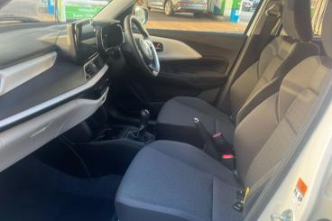 SPOTICAR Suzuki Swift 1.2 Mhev Motion Euro 6 (s/s) 5dr Used Car - City Car Hybrid White - Bromley - 1200563847_3