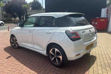 SPOTICAR Suzuki Swift 1.2 Mhev Ultra Cvt Euro 6 (s/s) 5dr Used Car - City Car Hybrid White - Bromley - 1200587692_2