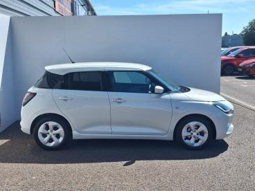 SPOTICAR Suzuki Swift 1.2 Mhev Motion Cvt Euro 6 (s/s) 5dr Used Car - City Car Hybrid White - Trowbridge - 1200617633_4