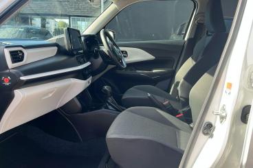 SPOTICAR Suzuki Swift 1.2 Mhev Motion Cvt Euro 6 (s/s) 5dr Used Car - City Car Hybrid White - Bromley - 1200623965_3