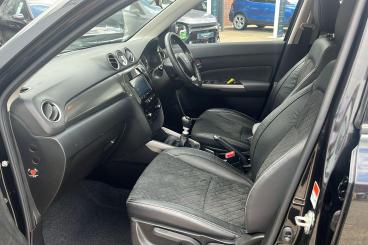 SPOTICAR Suzuki Vitara 1.4 Boosterjet Mhev Sz5 Euro 6 (s/s) 5dr Used Car - Suv Hybrid Black - Bromley - 1200531960_3