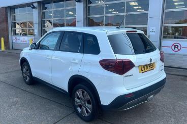 SPOTICAR Suzuki Vitara 1.4 Boosterjet Mhev Sz-t Auto Euro 6 (s/s) 5dr Used Car - Suv Hybrid White - Bromley - 1200531962_2